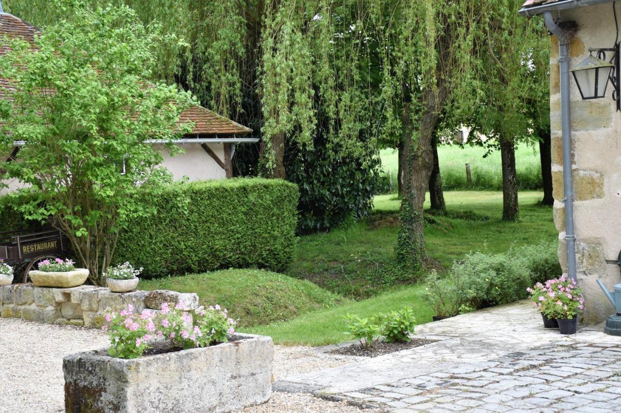 Le Petit Chateau De Sainte Colombe Bouges-le-Chateau Esterno foto