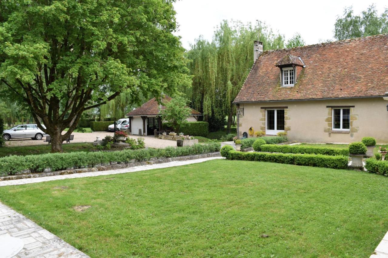 Le Petit Chateau De Sainte Colombe Bouges-le-Chateau Esterno foto